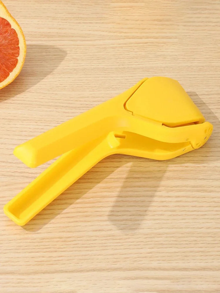 Lemon & Lime Squeezer with Built-In Strainer